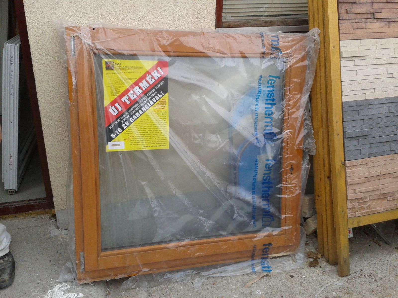 118x118 Bukó-nyíló fa ablak 118x118 Bukó-nyíló fa ablak