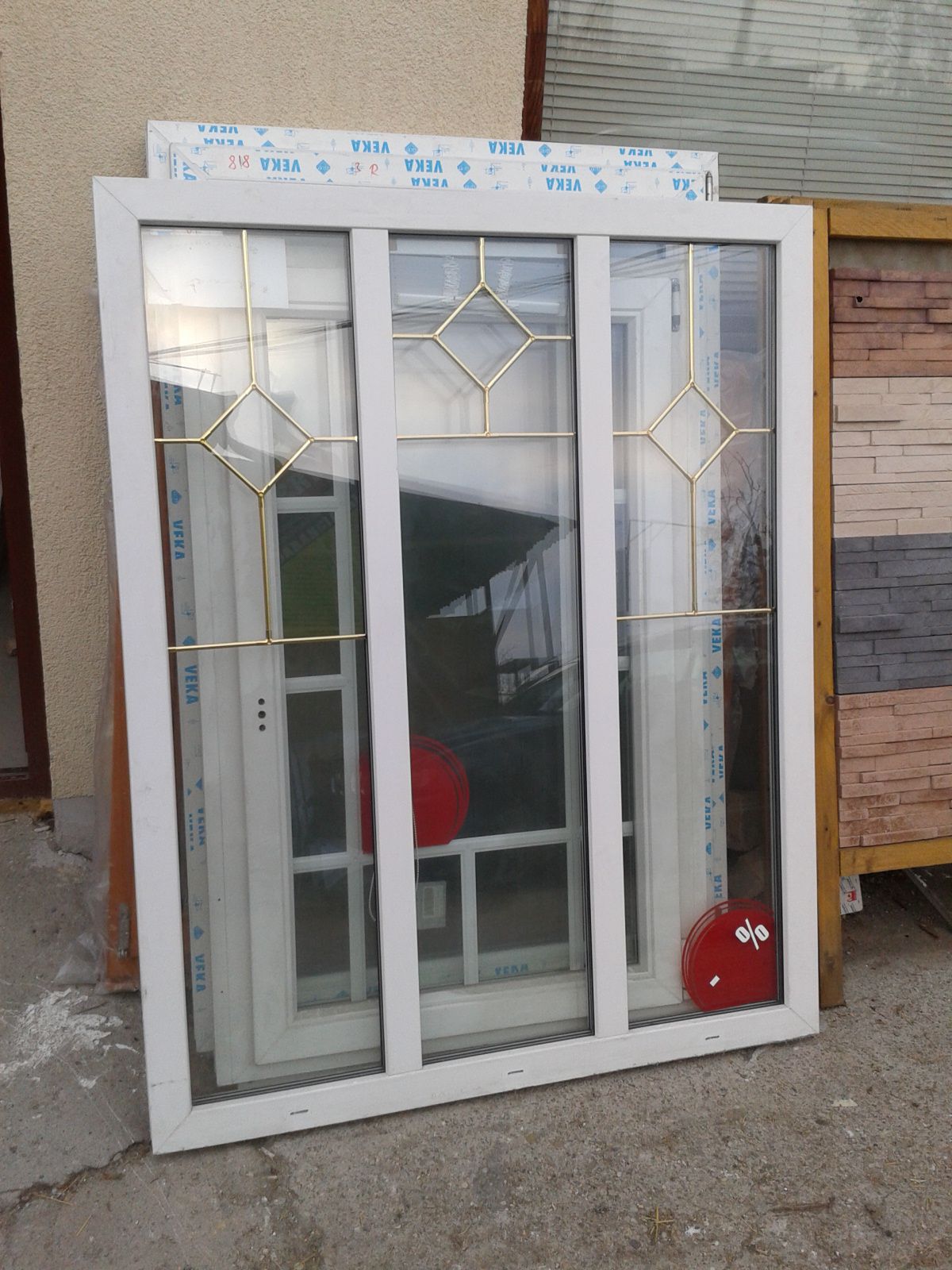 119x149 Fix Műanyag ablak rézosztóval,középső részen reluxával 119x149 Fix Műanyag ablak rézosztóval,középső részen reluxával